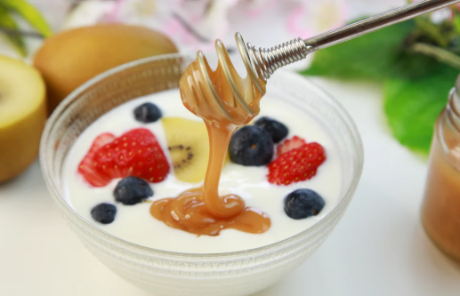 Everything You Need to Know About the Health Benefits of Manuka Honey Much-Hyped Liquid Gold in a Jar